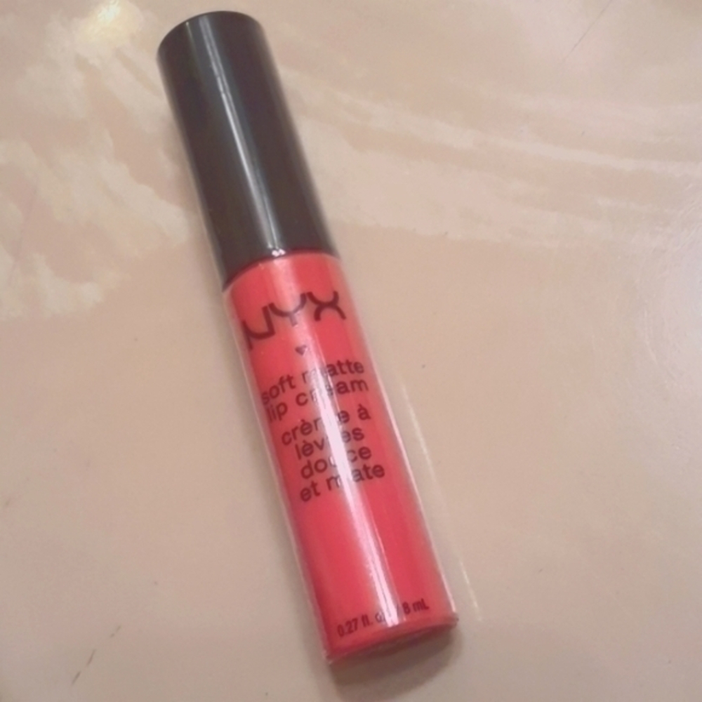 🛍NYX Professional Makeup Soft Matte Lip Cream